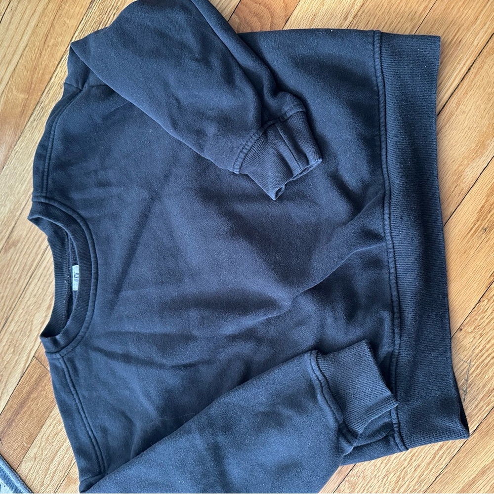 Black Crewneck Sweatshirt